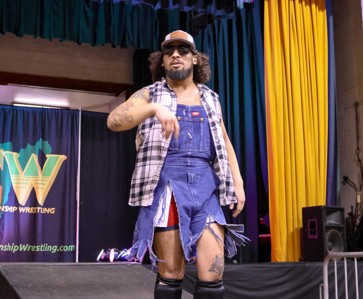 GoddiStrokes's tweet image. Myself…I’m just a simple Valley Boi who spent time on the streets and developing a style of wrestling and fighting and a cool vibe people seem to enjoy🙂🤍 #VCW #indywrestling