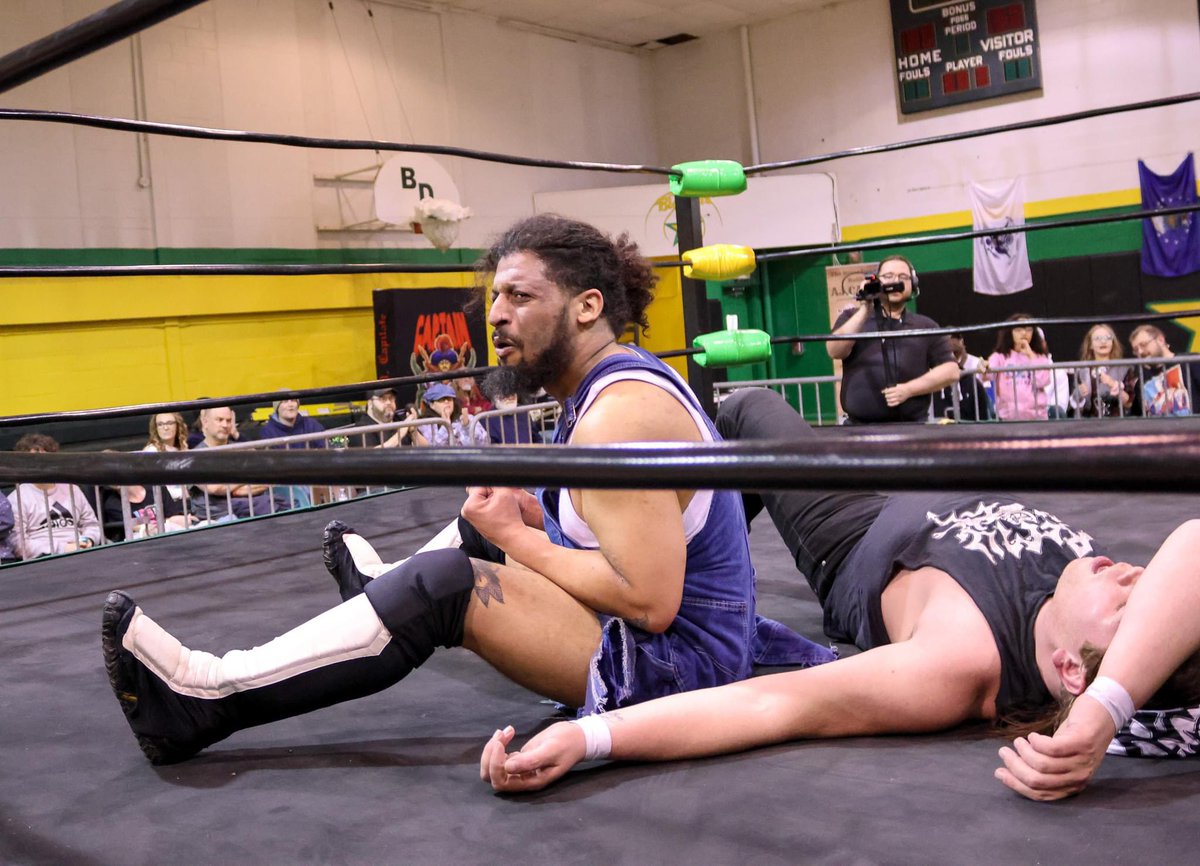 GoddiStrokes's tweet image. Myself…I’m just a simple Valley Boi who spent time on the streets and developing a style of wrestling and fighting and a cool vibe people seem to enjoy🙂🤍 #VCW #indywrestling