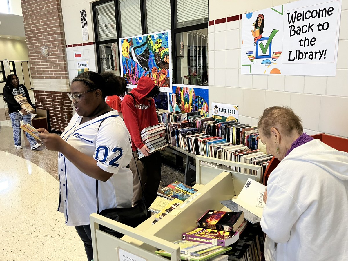 We’ve been weeding the library collection, so you know what that means… #FreeBooks We’ll have a booth at the #LionPrideFestival so stop by to find something to read! @Alief_Libraries @Alief_Libraries