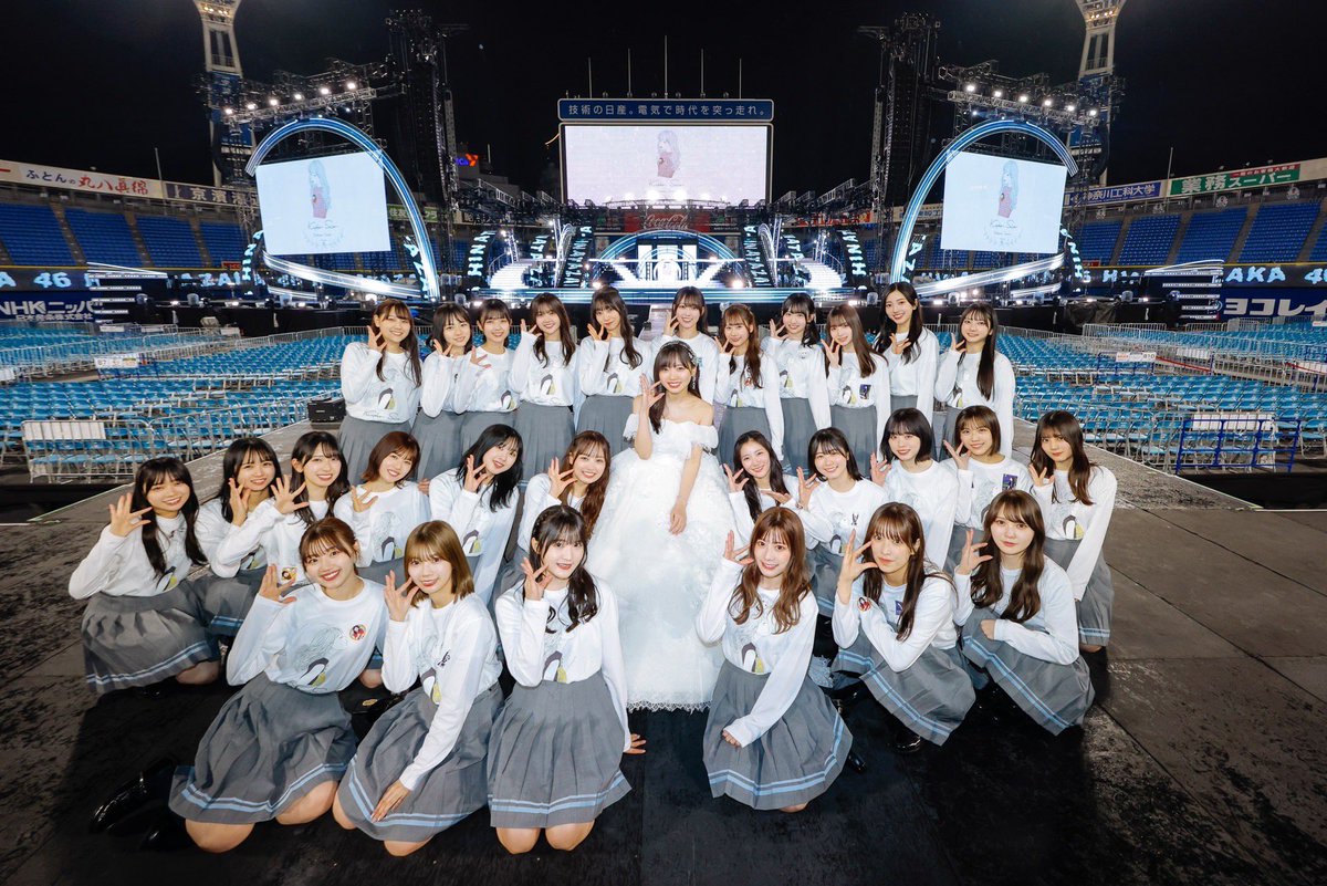 hinatazaka46's tweet photo. 🌕 #齊藤京子卒業コンサート ⭐️

本日4月12日(金)19:00～リピート配信スタート！

配信チケットも発売中です！ぜひお買い求めください🥰

🎫配信チケットはこちら🎫
https://t.co/3EXl12FAQ1
#日向坂46
#齊藤京子 https://t.co/EpHXalAMbg