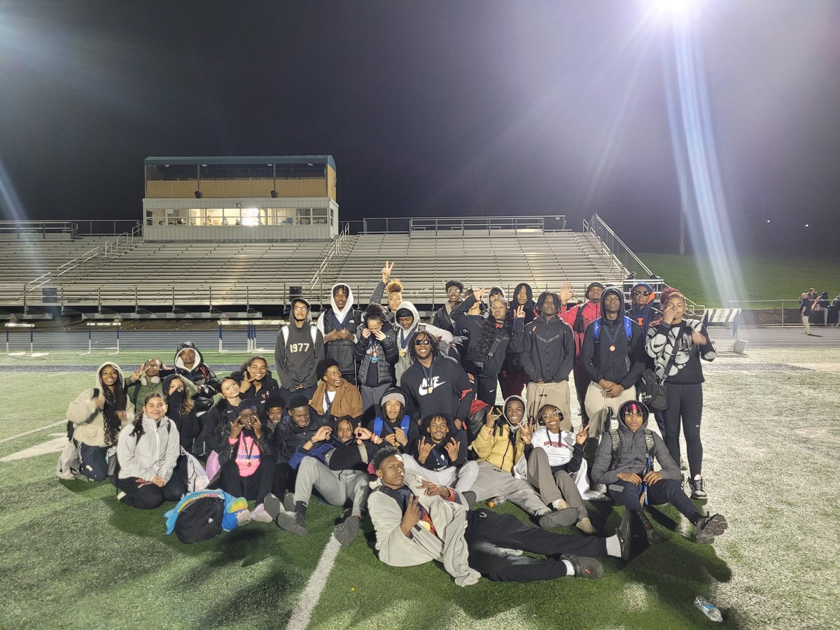 Our boys and ladies had a great night at Lemont, both finishing 3rd overall at the invite. Tons of PRs from all event groups.