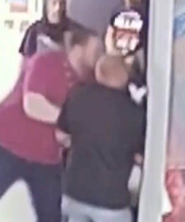 paynexkillerYT's tweet image. Literally the exact seconds that CM Punk lunges towards @TonyKhan
How can people ignore and deny these claims?
@AEWonTV @youngbucks #AllIn #AEWAllIn 
#FuckCMPunk. Seriously.