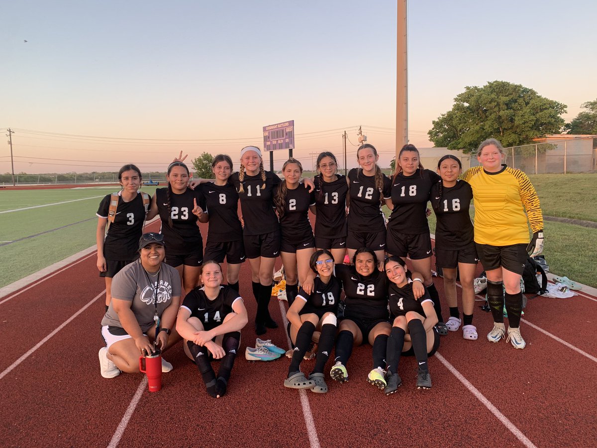 MsFloresUSHist's tweet image. First soccer game of the season and we got the win!! So proud of these girls and how much theyโve grown from last year.