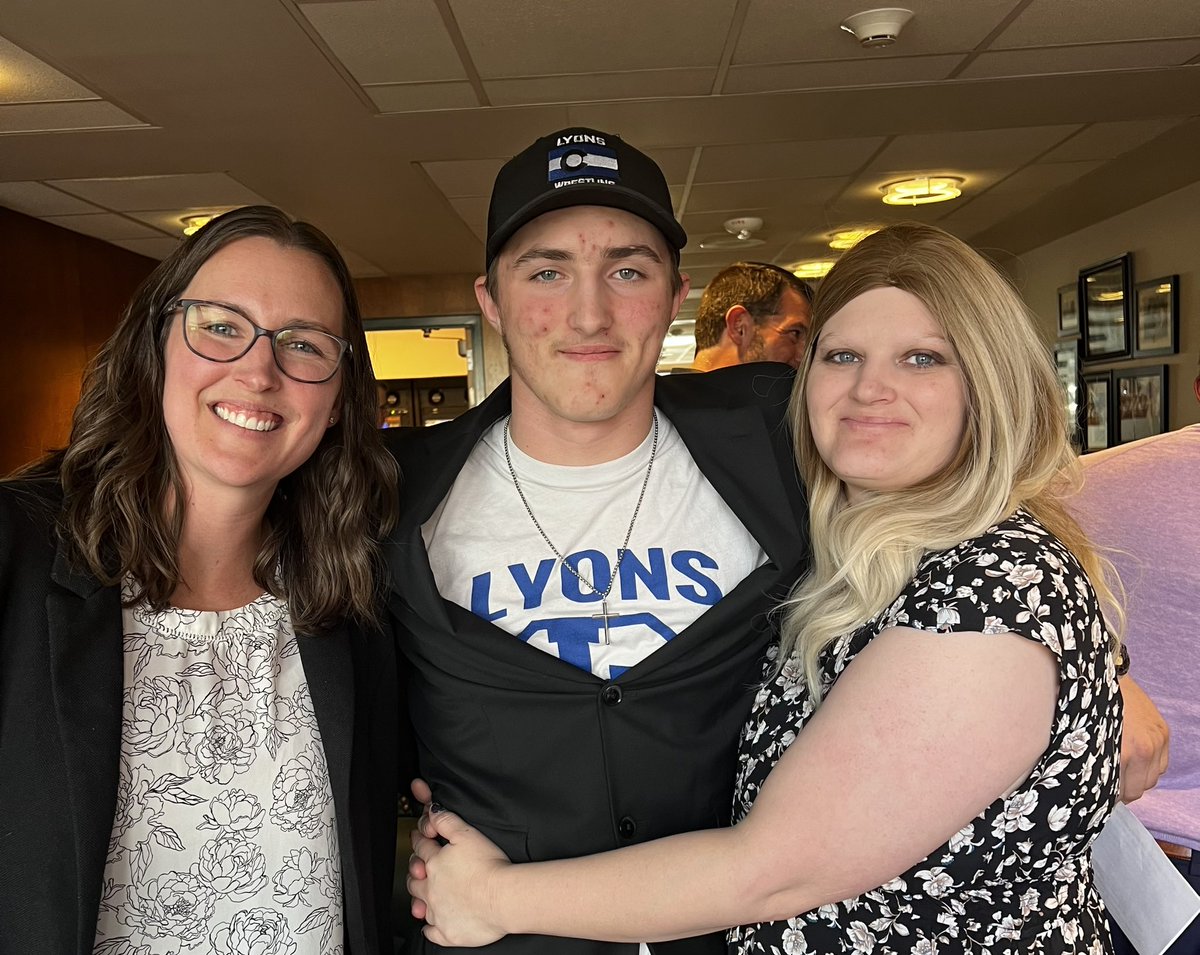 Congratulations to Jaden Gardner for being recognized at the @SVVSD Board meeting for his state championship in wrestling! Lyons is proud of you! 🦁🤼‍♂️#StVrainStorm @SVVSDsupt @goSVVSD @BuchlerStVrain