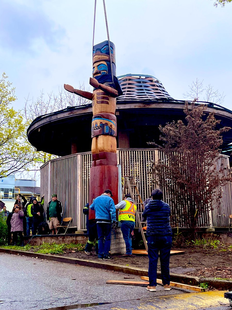 Grateful to be a witness to the beautiful welcome figure raised at the Britannia Community Centre in front of the legacy carving shed. I learned a lot in helping with the ceremony. #squamish #ceremony #beautiful @VSB39 @vsblearns