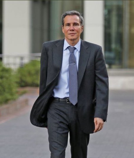 peladodelatv's tweet photo. Que esta imagen nunca se borre de la memoria de todos los argentinos. Si sos de los que pedís justicia por el Fiscal Alberto Nisman. Pone "Si" en un comentario y compartí. https://t.co/H4ola2WsWu