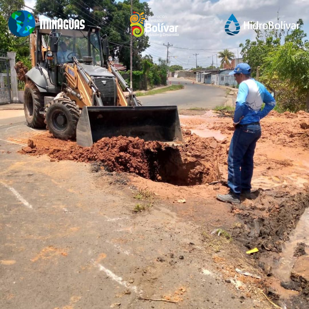 #11Abr ¡Imparables! Mantenedores de Redes corrigieron fuga en tubería principal, en el sector 2 de Las Batallas, calle Boyacá.
#MunicipioCaroní 
#RebeldíaAntiImperialista