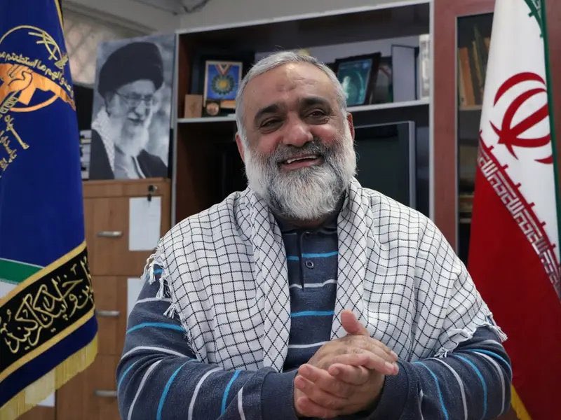 نائب المنسق العام لقائد الحرس الثوري الإيراني الجنرال 'محمد رضا نقدي' : 'نخشي أن يصاب المسجد الأقصى بالخطأ في حال قمنا بالرد على إسرائيل'. ان لم تضحك فاعلم أن خامنئي قد منعك