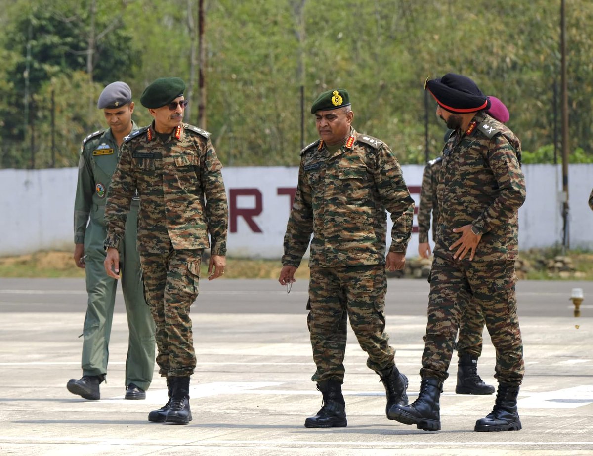 General Manoj Pande, #COAS visited #Rangapahar Military Station & reviewed the operational preparedness of #SpearCorps. During the visit, the #COAS interacted with troops and commended.
#progressingJK#NashaMuktJK #VeeronKiBhoomi #BadltaJK #Agnipath #Agniveer #Agnipathscheme