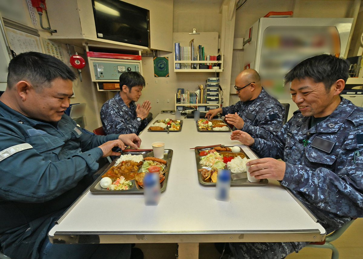 【 #金曜日はカレー 】
カレー曜日がやって参りました🍛
水中処分母船YDT-01のビーフカレー！！
今日も美味しそうです😋

#OPFC #艦めし #艦カレー