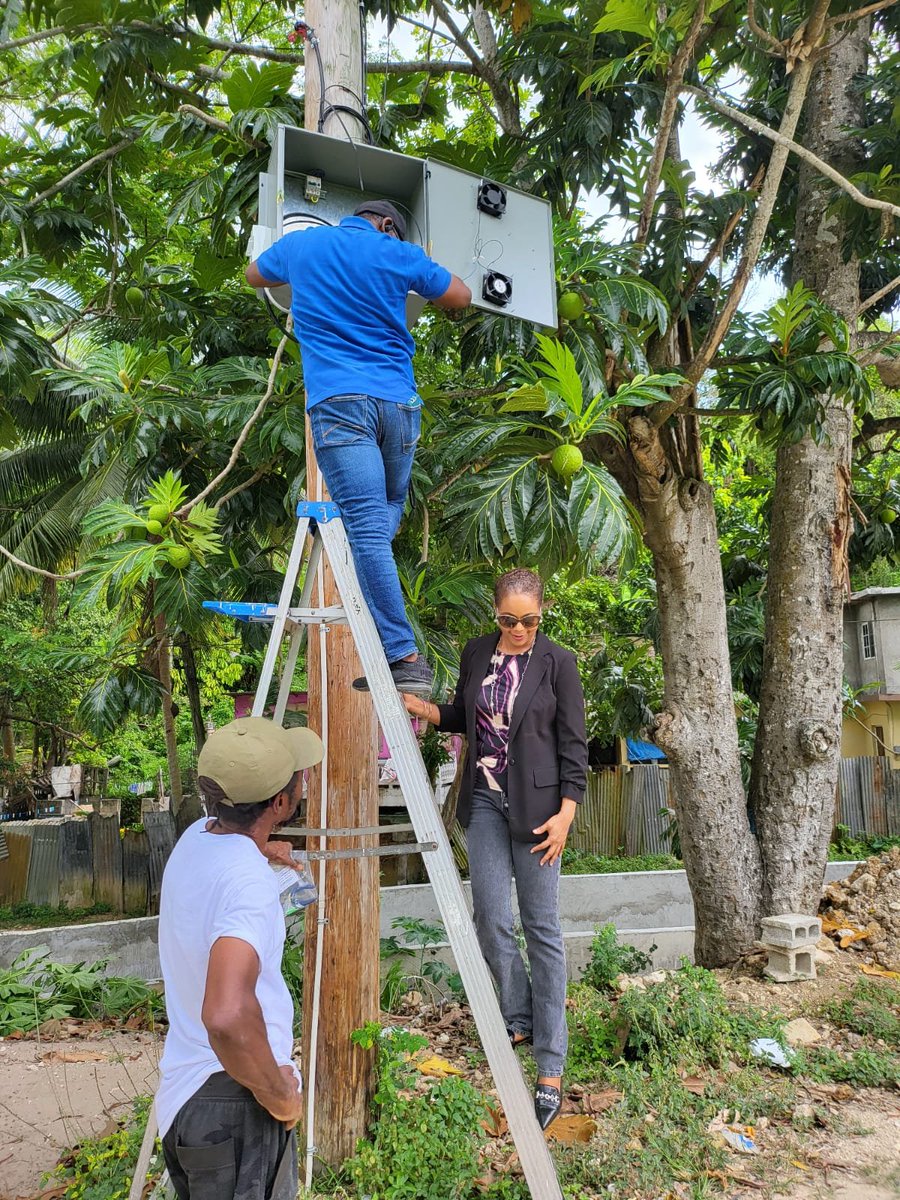 #ConstituencyHappenings | #StJamesWestCentral 
Installation of Free Wifi Connection for the Granville Community Centre. 
#TeamMarlene
#ServiceIsWhatWeDo
#RealRepresentation