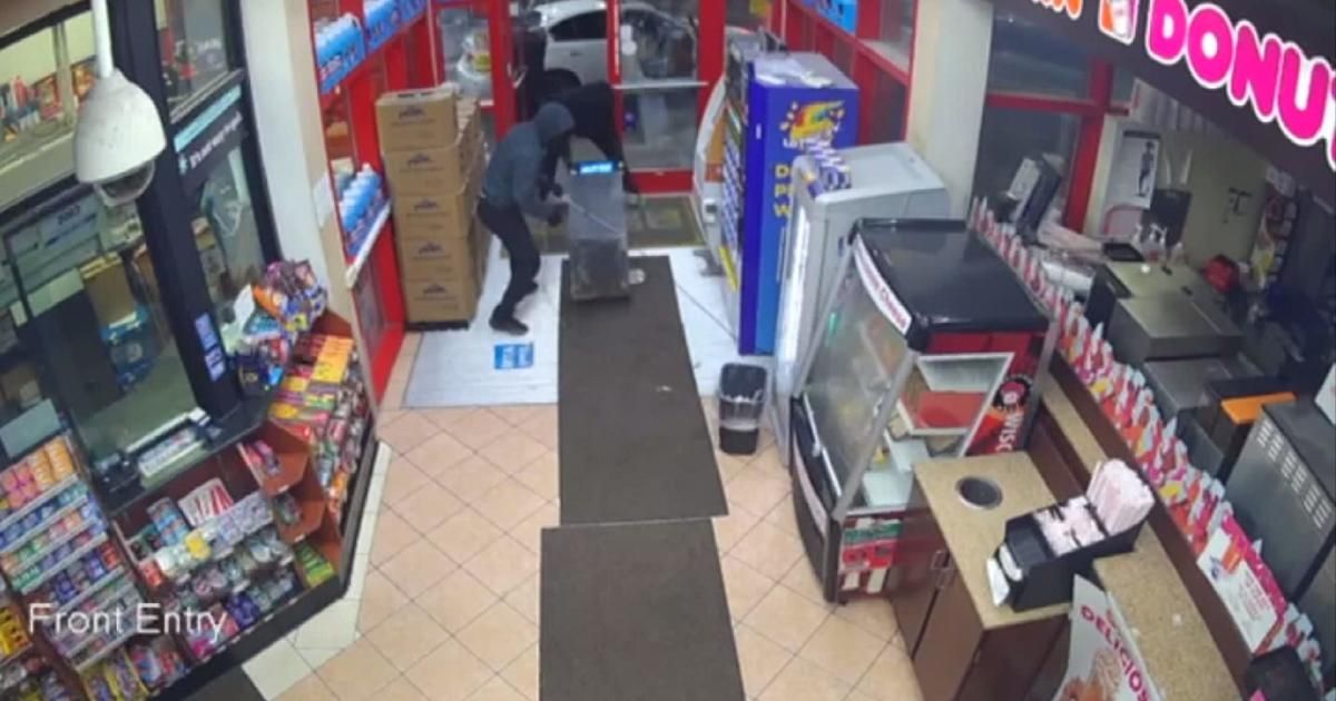 Thieves caught on camera ripping ATM from its bolts, stealing it at Chicago gas station cbsnews.com/chicago/news/a…