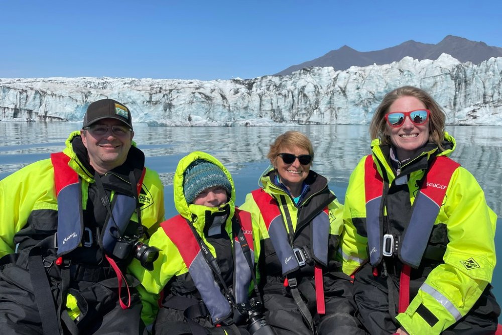 More and more airlines are allowing passengers to “pool” their frequent-flier miles in a shared account. Our executive editor, Brook, just snagged two free seats by pooling her family’s miles. You can read more about the process in our newsletter: mailchi.mp/wendyperrin/ma…