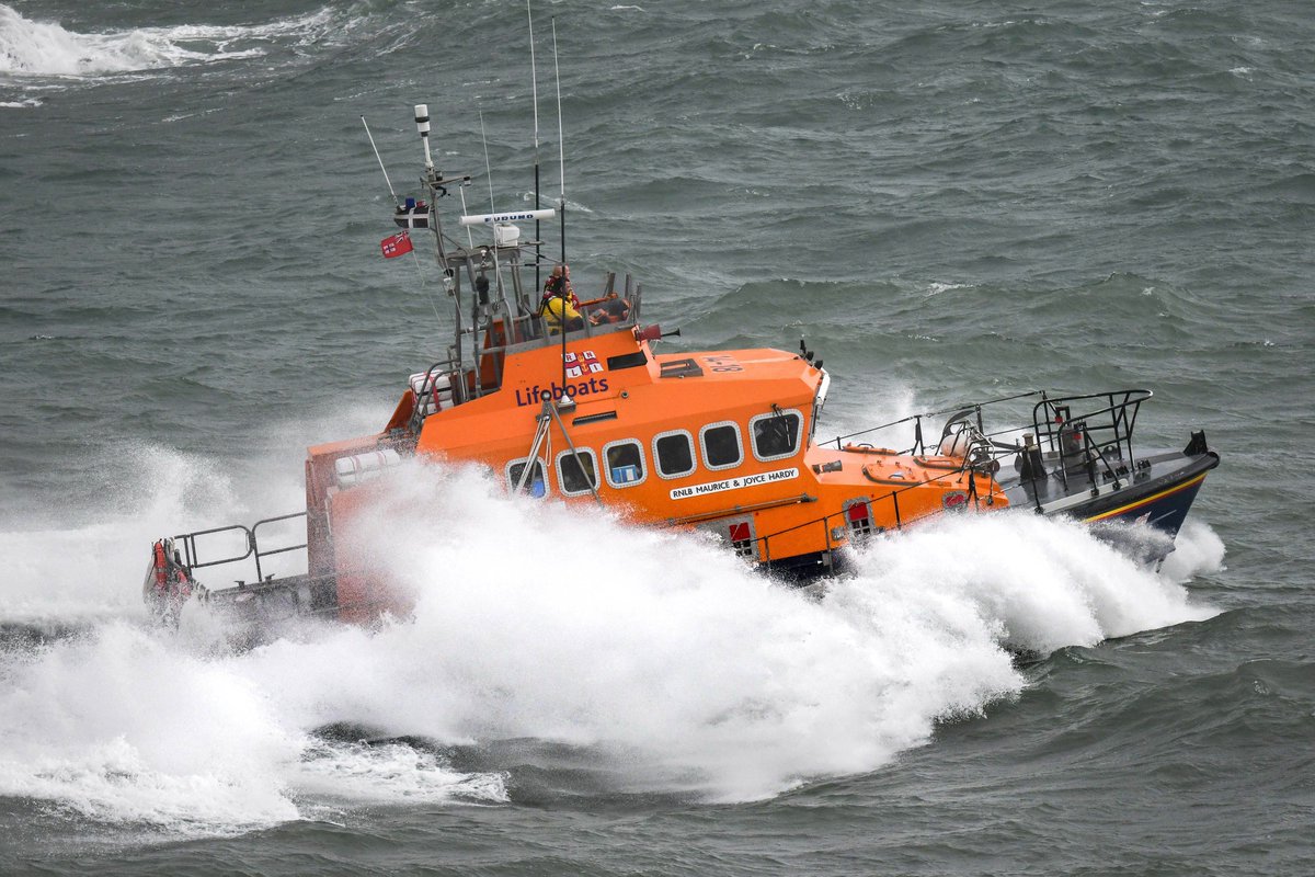Fowey_RNLI's tweet photo. Some amazing shots of our all-weather lifeboat heading out of Fowey Harbour to Mevagissey last Saturday. She'll be open for guided tours this Saturday (weather permitting).
Many thanks to Steve Duncombe for taking them.
#fowey @RNLI #lifeboats https://t.co/vVMeyYvEds