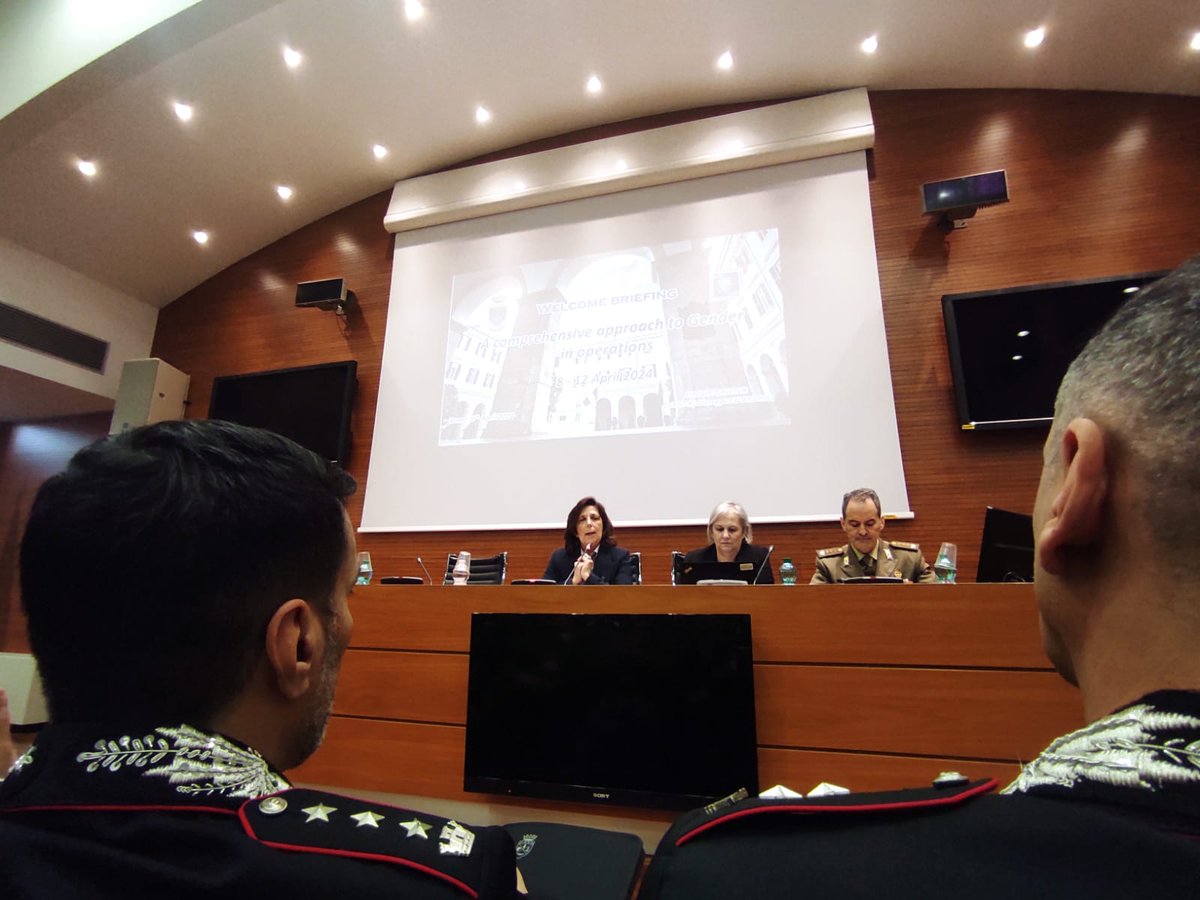 #CoESPU’s #Gender Advisor attended the 1st Italy-based European course on #GenderPerspective in military ops at 🇮🇹 @MinisteroDifesa High Studies Center/#CASD in Rome, sharing best practices to build a safer & more equitable world, fully in line with #UNSCR1325.
#StrongerTogether