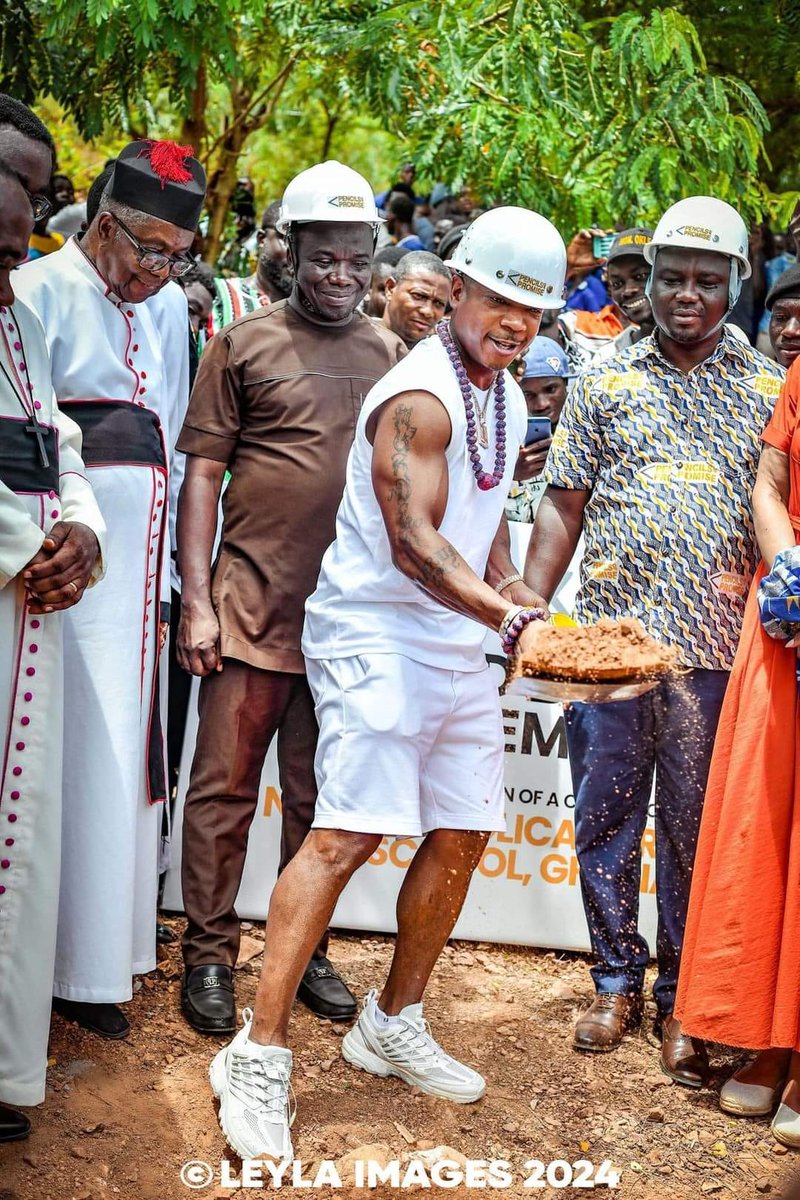 American Rapper, Ja Rule breaks ground to start construction of a 6-unit school classroom in Nuaso Eastern Region, Ghana 🇬🇭 'Education is the pillar of any community. And, with that being said, Ghana, I appreciate you all. I thank you for accepting me as your brother” he said