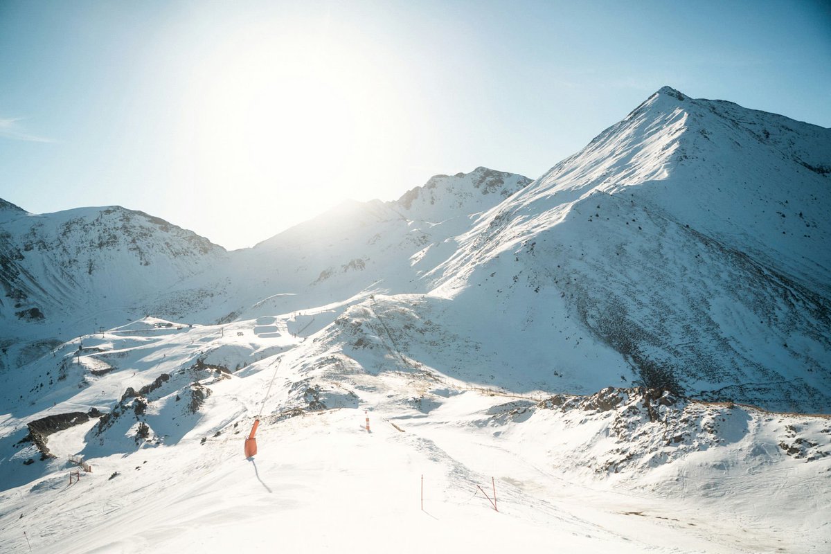 Demà ens tornem a veure per acomiadar la temporada d'hivern 23-24 de la millor manera ⛷🫰 Ens veiem a pistes?