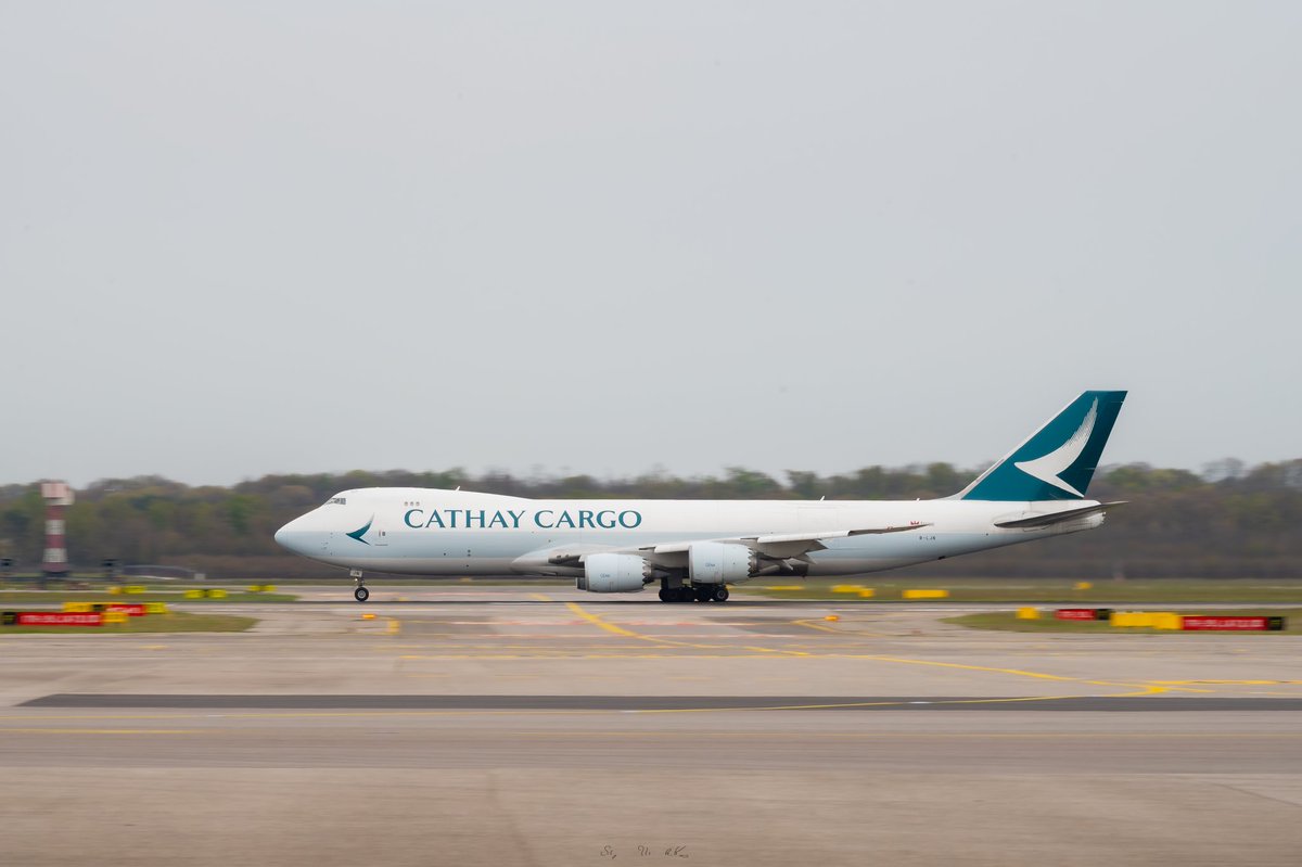 Cathay Cargo @cathaypacific speeding up from Milan Malpensa @MiAirports to head back to Hong Kong. #planespotting
