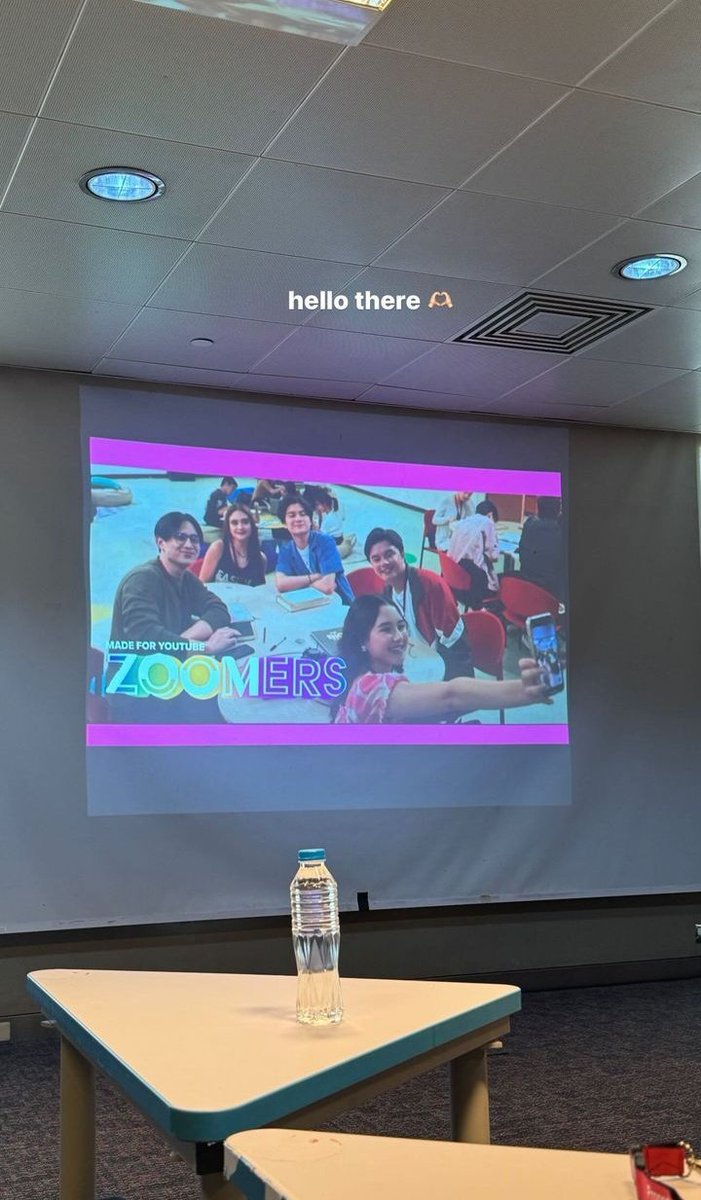 Ioviexyb's tweet photo. our hopie is back !! #crizataa https://t.co/DSQJZHT5bl
