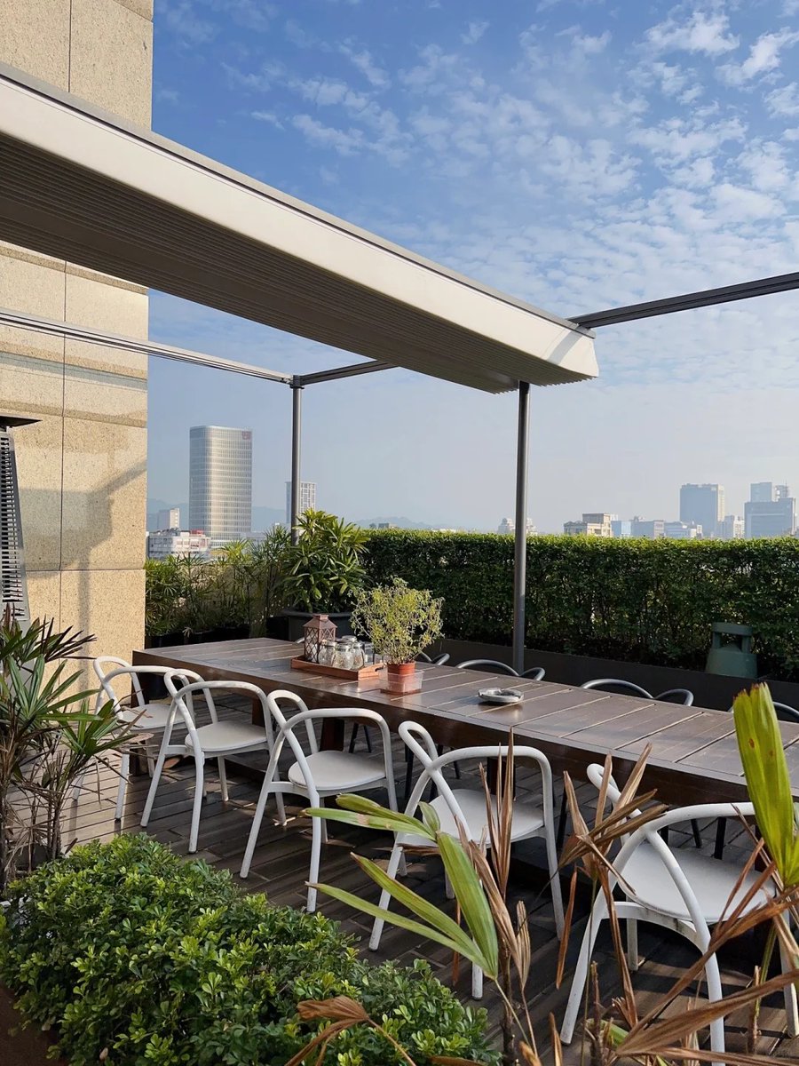 uyo0817's tweet image. The weather is nice today. It’s suitable to drink some tea outside.