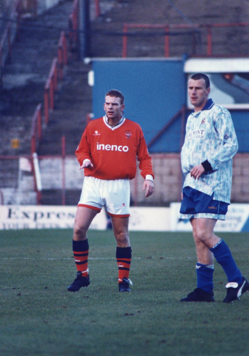 Happy 52nd Birthday today to former Pool loanee defender …. Neil Whitworth Hope you have a great day Neil ! 👍😀🎂⚽️🍊