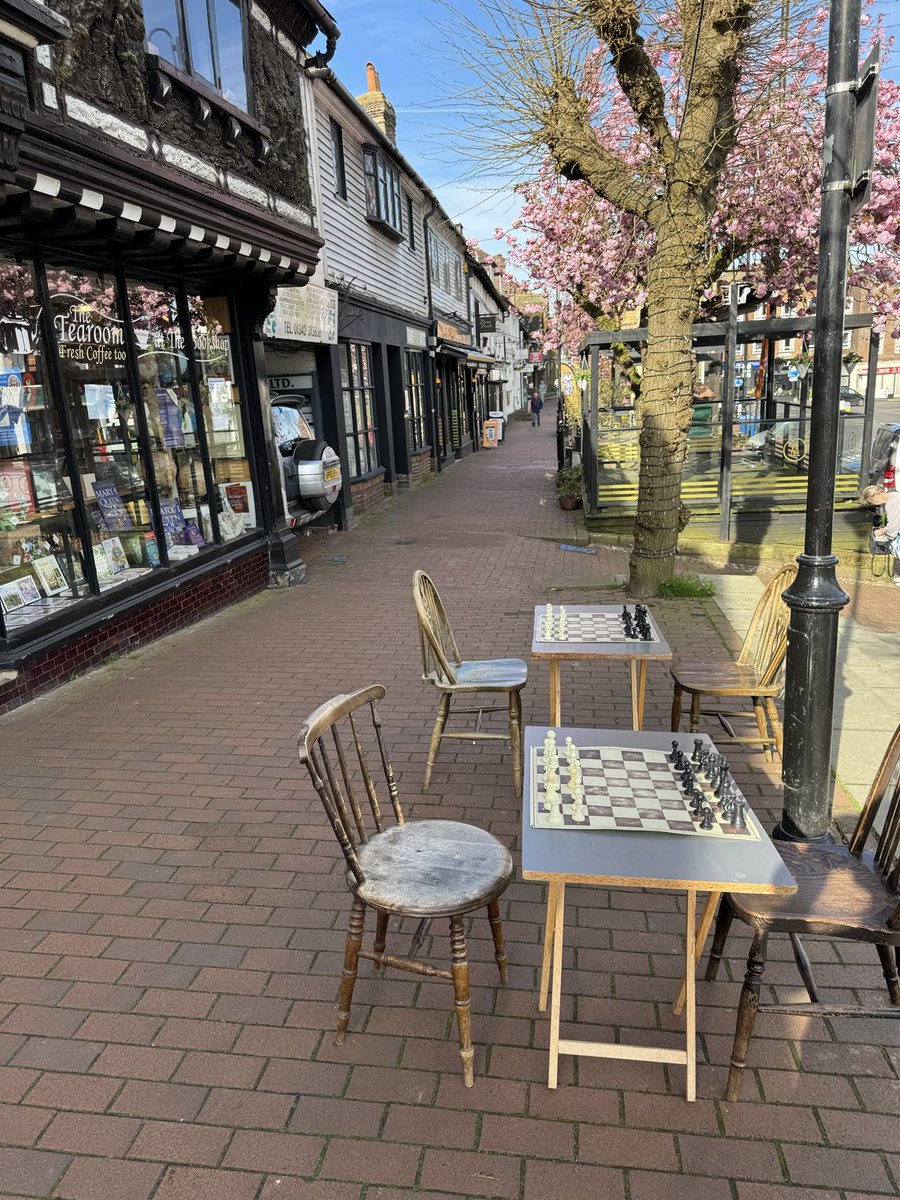 Sub aquatic chess has finally given way to al fresco chess for the first time this year outside The Bookshop 😀 #EastGrinstead