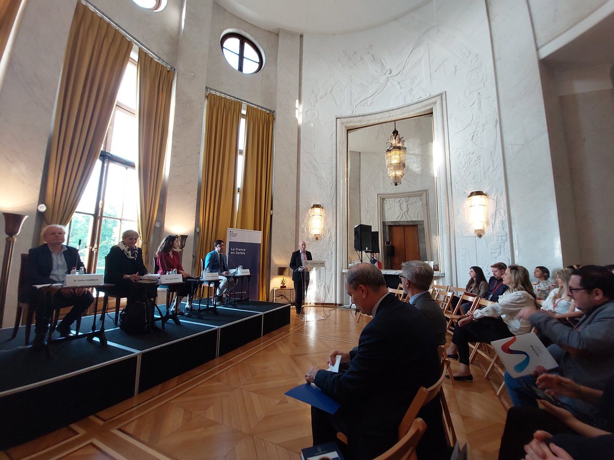 Great events and turnout in Belgrade 🇷🇸 for the 3rd Belgrade History Symposium w/ @CoE_History @GeorgEckert @ForumRatiu among others. Panel discussing @ContestedH and the 'disarming of history' at French Embassy