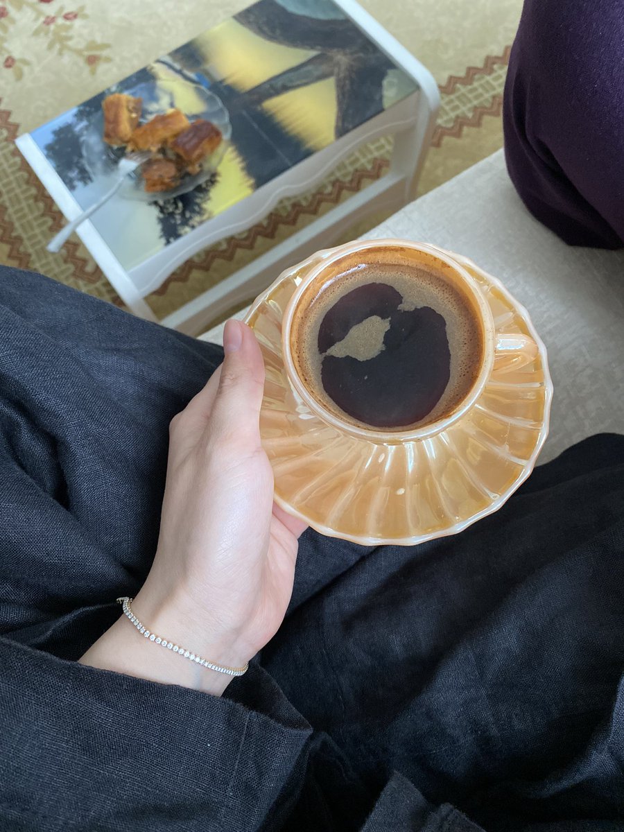 takımı 25 bin lira olan o fincandan kahve..