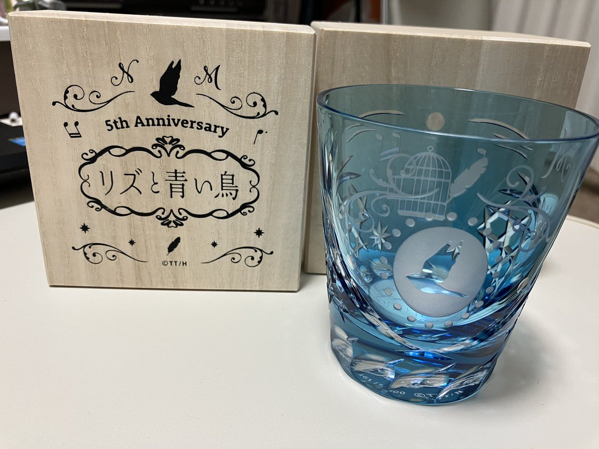 やったぁ！！
リズと青い鳥の江戸切子グラス届いた！！

可愛すぎる…美しい…