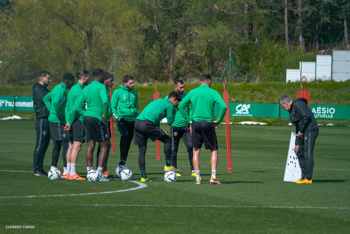 [Tread] Quelques photos de l'entraînement de #ASSE du 11 Avril 2024 📸 #TeamASSE #ACAASSE