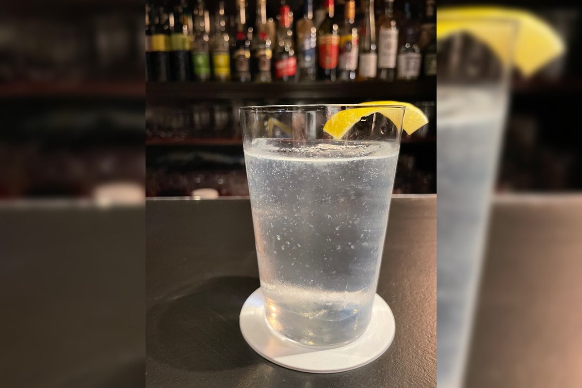 ◤バーテンダーが行きたいBAR数珠繋ぎ🤝🏻◢

先週紹介した「酒向BAR」さんの行きたいBAR
銀座『STAR BAR』🍸

【おすすめカクテル】忍者アイスジントニック

次回STAR BARさんの行きたいBARをご紹介✨

お楽しみに🥂 𓈒𓏸

#バーテンダーアニメ