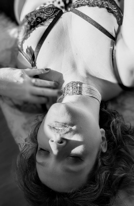 Wonderful necklace 💎  En live aujourd'hui sur @Compte_VTC_Off https://t.co/nPuO9EDrU7