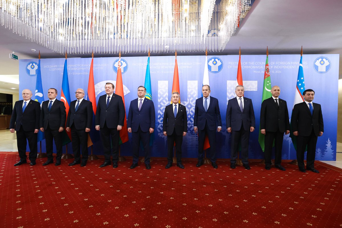 📸 Совместное фотографирование глав делегаций, принимающих участие в заседании Совета министров иностранных дел государств-членов СНГ 📍 Минск, 12 апреля