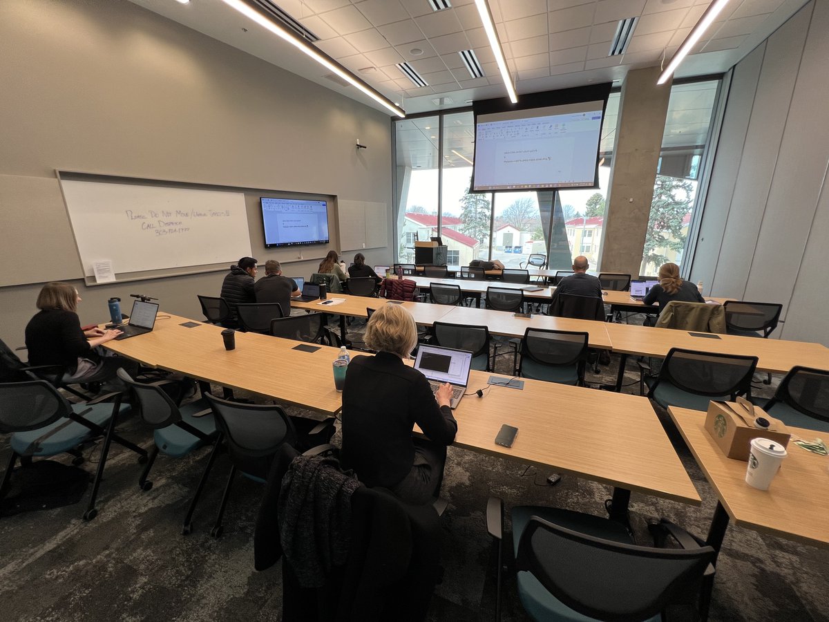 NanoMath1's tweet photo. Simone conducted a SAAM II workshop at the University of Colorado Anschutz https://t.co/obZSLddCGY
