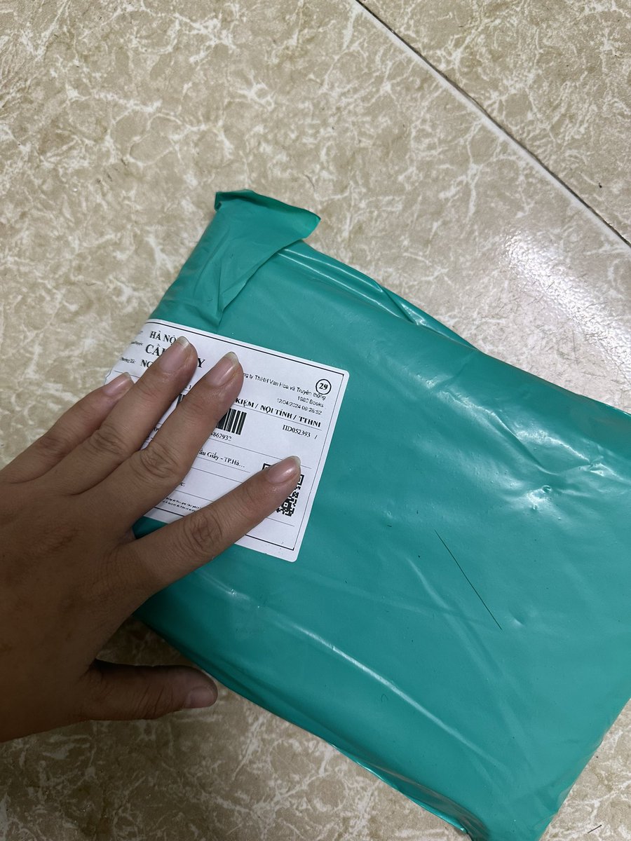 chemchujs's tweet photo. Songkran hạnh phúc 🥰🥰🥰
Nhận hàng sau 2 ngày order ❤️🔥
Chiếc Card tặng kèm lần này xinh lắm luôn huhuhu 🖤🤍
Longtime no #NetJames ☺️
#JamesSu #Netsiraphop #Luatseries
Các bà mua ủng hộ truyện đi nhá
Tui là muốn mở trang cuối lắm rồi 😝 https://t.co/0JVaiK5TkE