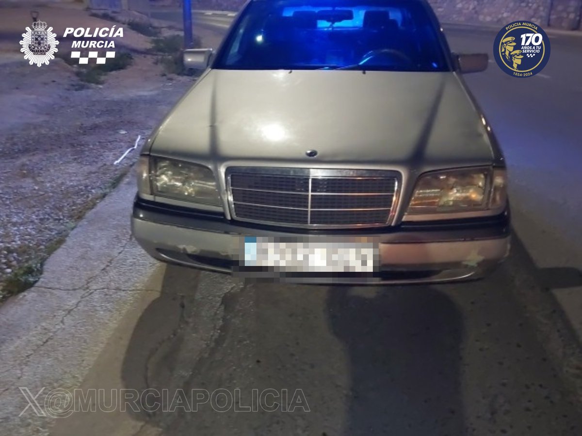 🚔 Esta noche, agentes de El Palmar observan a un individuo realizando transporte de viajeros sin autorización en la pedanía. Denunciamos al infractor por operar como 'Taxi ilegal', transportando a un pasajero sin el título habilitante correspondiente. ✍️