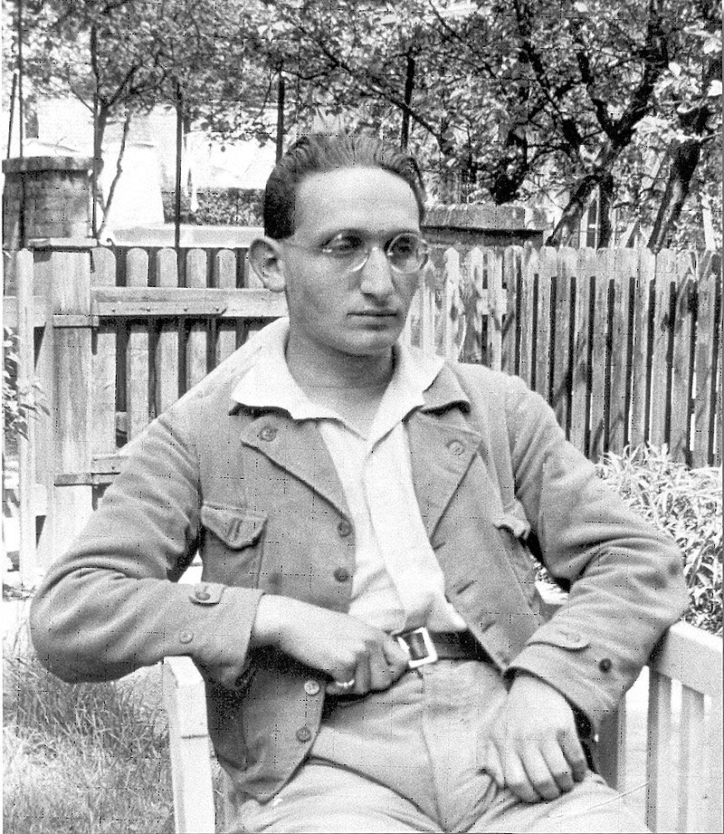 Dr. Rudolf Benario, geboren 1908 in Frankfurt/Main, Volkswirt, KPD-Mitglied, Nazigegner. Anfang März 1933 verhaftet. Am 12. April, heute vor 90 Jahren, wird er mit weiteren jüdischen Häftlingen im KZ Dachau erschossen. Er zählt zu den ersten Mordopfern. Benario wird 24 Jahre alt.