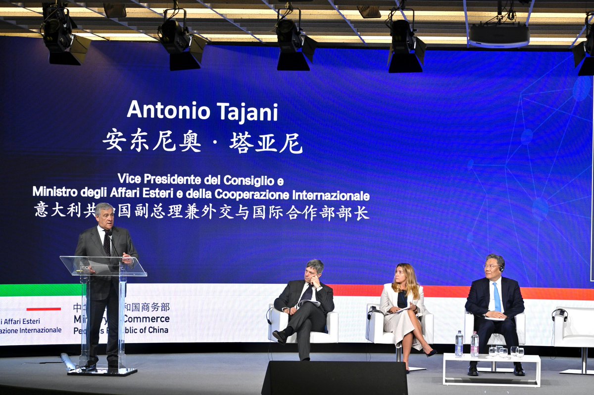 Ho aperto a #Verona con il Ministro Wang il Forum di dialogo imprenditoriale Italia-Cina. Vogliamo promuovere export e Made in Italy in Cina. Governo, con la squadra della diplomazia per la crescita, è al fianco delle aziende 🇮🇹 per favorire un accesso più diretto al mercato 🇨🇳.