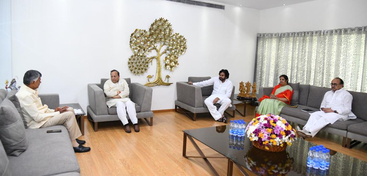 #JanaSenaParty chief @PawanKalyan and AP #BJP president @PurandeswariBJP met with #TDP chief @ncbn at his residence in Undavalli. Discussions revolved around campaign strategies and key political matters @NewIndianXpress