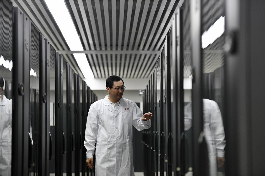 China on Thu launched its national supercomputing network, marked by an inauguration event in N China's Tianjin. The platform is intended to alleviate imbalance of #computing power supply & demand, and provide support for development of digital economy. english.news.cn/20240411/64339…