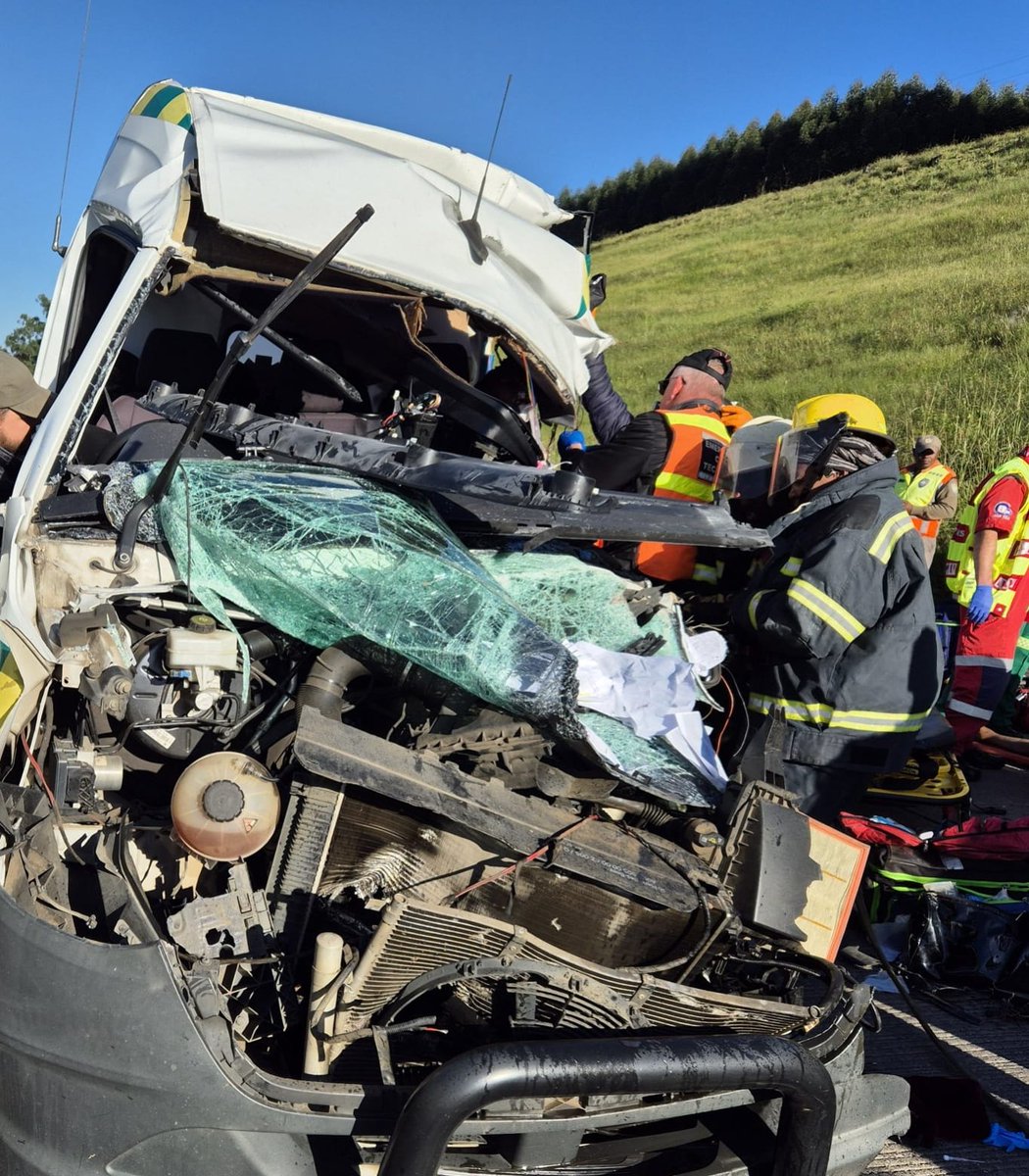 Patient transport ambulance and a truck were involved in a horror crash on the N3 between Cedara and Merrivale buff.ly/3TSHGdb #ArriveAlive @MidlandsEMS