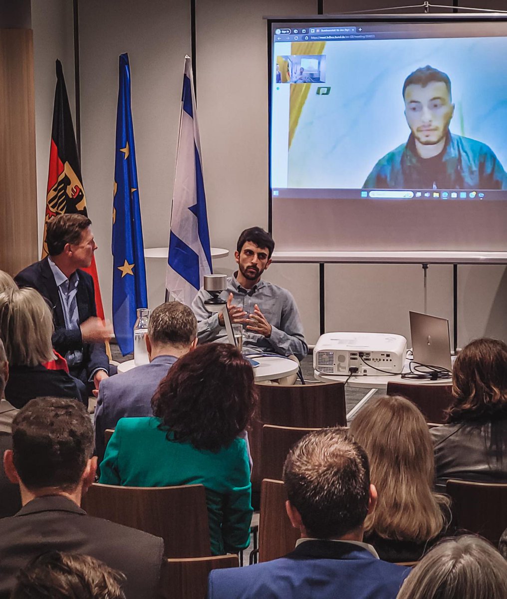 Together with colleagues from many embassies we watched Berlinale winner „No other land“ - and then spoke to co-directors @Yuval_abraham and @basel_adra about the situation in #MasaferYatta. Images and stories that will stay with us.