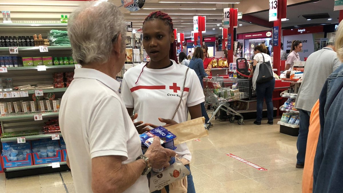 #BuenosDias
Hoy y mañana, si pasas por cualquier supermercado #DEZA, tendrás la oportunidad de colaborar con una nueva #OperaciónKilo de @CruzRojaEsp, dirigida en este caso a ayudar a #personassinhogar.
Contamos contigo  🫶 .
#AyudanosaAyudar