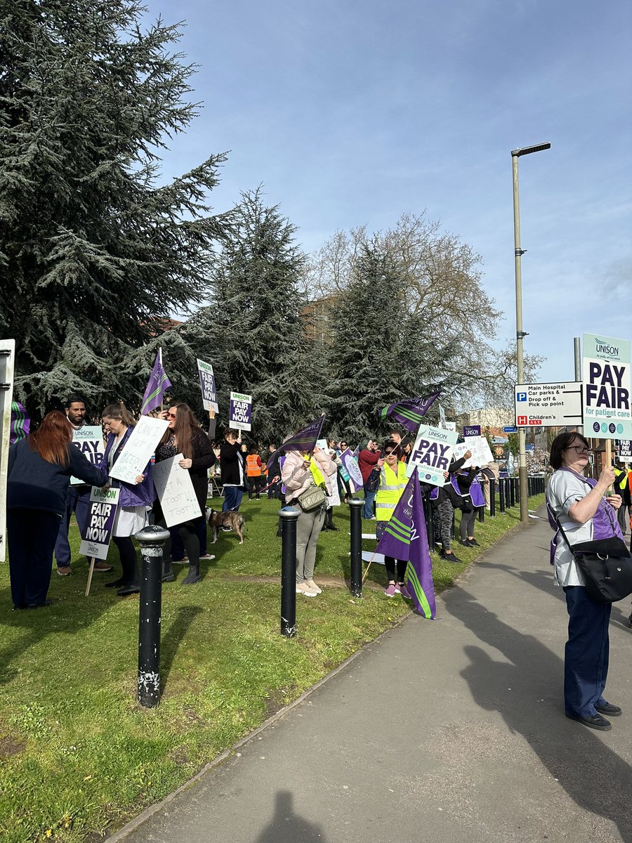 Brilliant atmosphere down on the @UNISONEastMids picket line with this inspiring bunch of Healthcare Assistants fighting for fair pay #PayFairForPatientCare