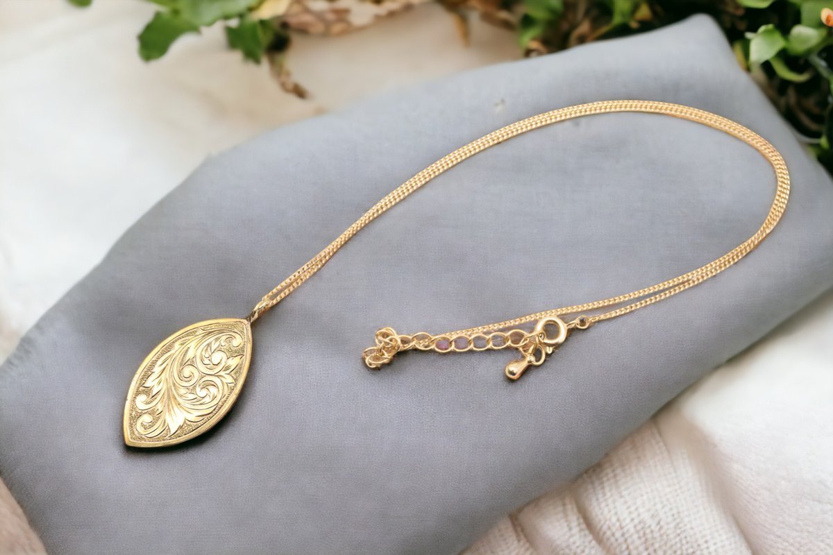 imulta_jewelry's tweet image. ◆4/19までのプレゼント企画◆

抽選で1名様に、手作業で彫り上げた彫金ネックレスをプレゼントします！

①フォロー
②いいね＆RT

期限：4/19,23:59まで
抽選：終了より7日前後

リプの注意事項をご確認の上ご参加下さい

本プレゼント企画は
「アカウント名：捨て駒決死隊」様から…