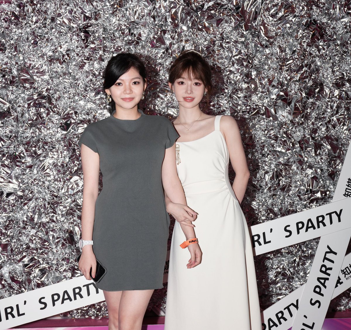 时光如流水。去年的Web3女神之夜还历历在目，今年的女神之夜就如约而至了😊

去年我是女神之夜的主持人，今年成为了主办方兼主持人 ，朋友打趣说：“小耳朵，你就像养成系游戏，我是一步一步看着你长大的”

这个圈子的神奇力量真的很多。所以即使有再多B面的声音，我也愿意坚持，和A面的朋友们一起种树、摘果子🍎😆

谢谢每一位好朋友的光临和参与，留下了珍贵的回忆。当天人数爆炸，超出了大家的预期，所以很多地方照顾不周，非常抱歉🥹 

希望明年可以给大家带来更好的体验，持续发出Web3女性声音，将东方力量扩散到更广的天地❤️