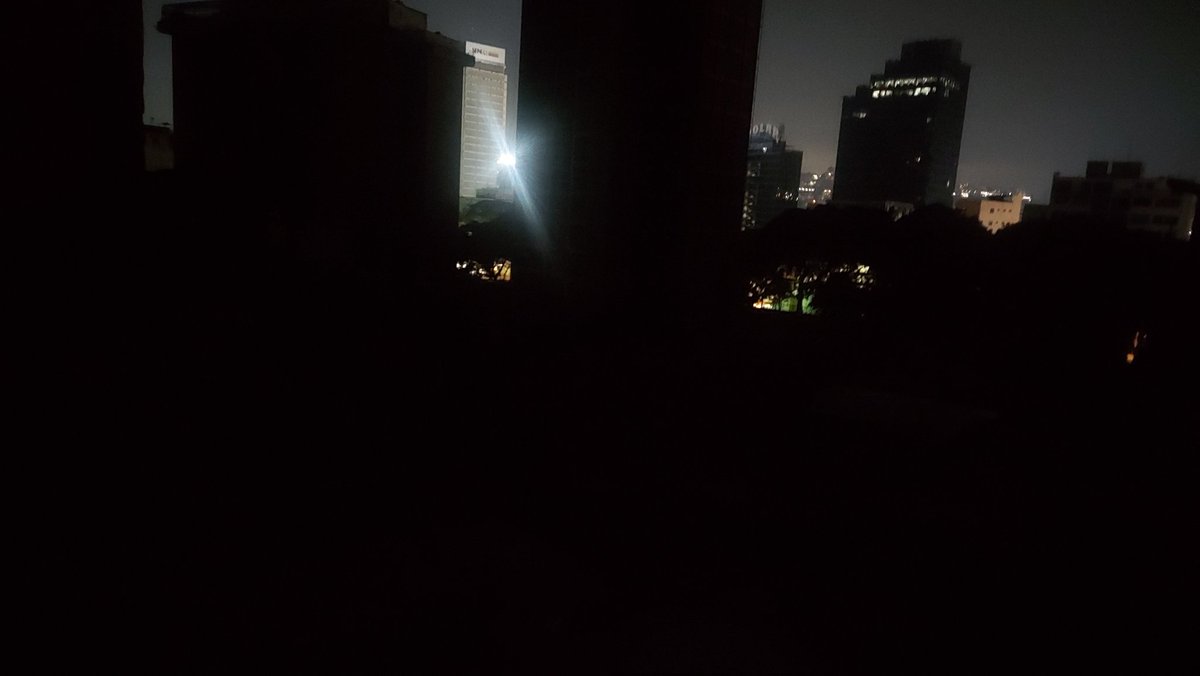 Viernes #12Abril, 4:34am. Apagón en Caracas. Vista de Plaza Venezuela desde Mariperez