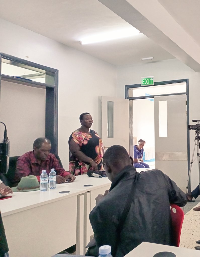 UgandaCancerIns's tweet photo. Speaking at the Visit, the Speaker Gulu City, Ms. Joyce Winnie Alina stated that Gulu City Council is willing to work on the access road to the Center.
#UCINorthernUg
#BoardVisit
#FightCancerUg https://t.co/BDEwI7stNe