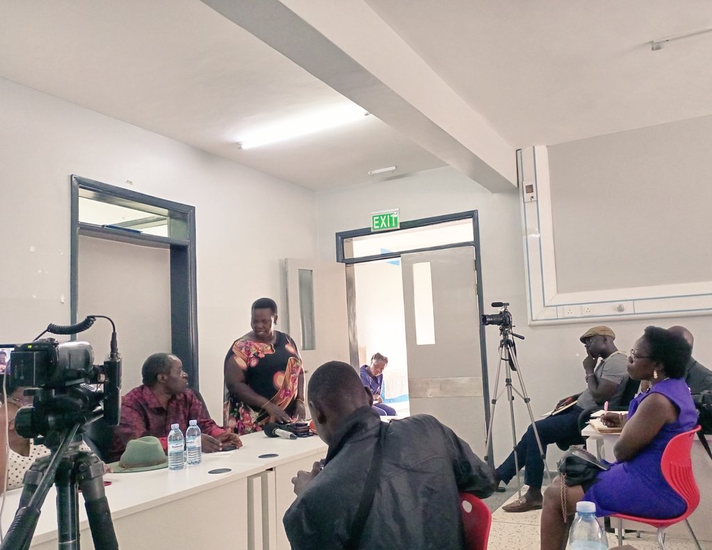 UgandaCancerIns's tweet photo. Speaking at the Visit, the Speaker Gulu City, Ms. Joyce Winnie Alina stated that Gulu City Council is willing to work on the access road to the Center.
#UCINorthernUg
#BoardVisit
#FightCancerUg https://t.co/BDEwI7stNe