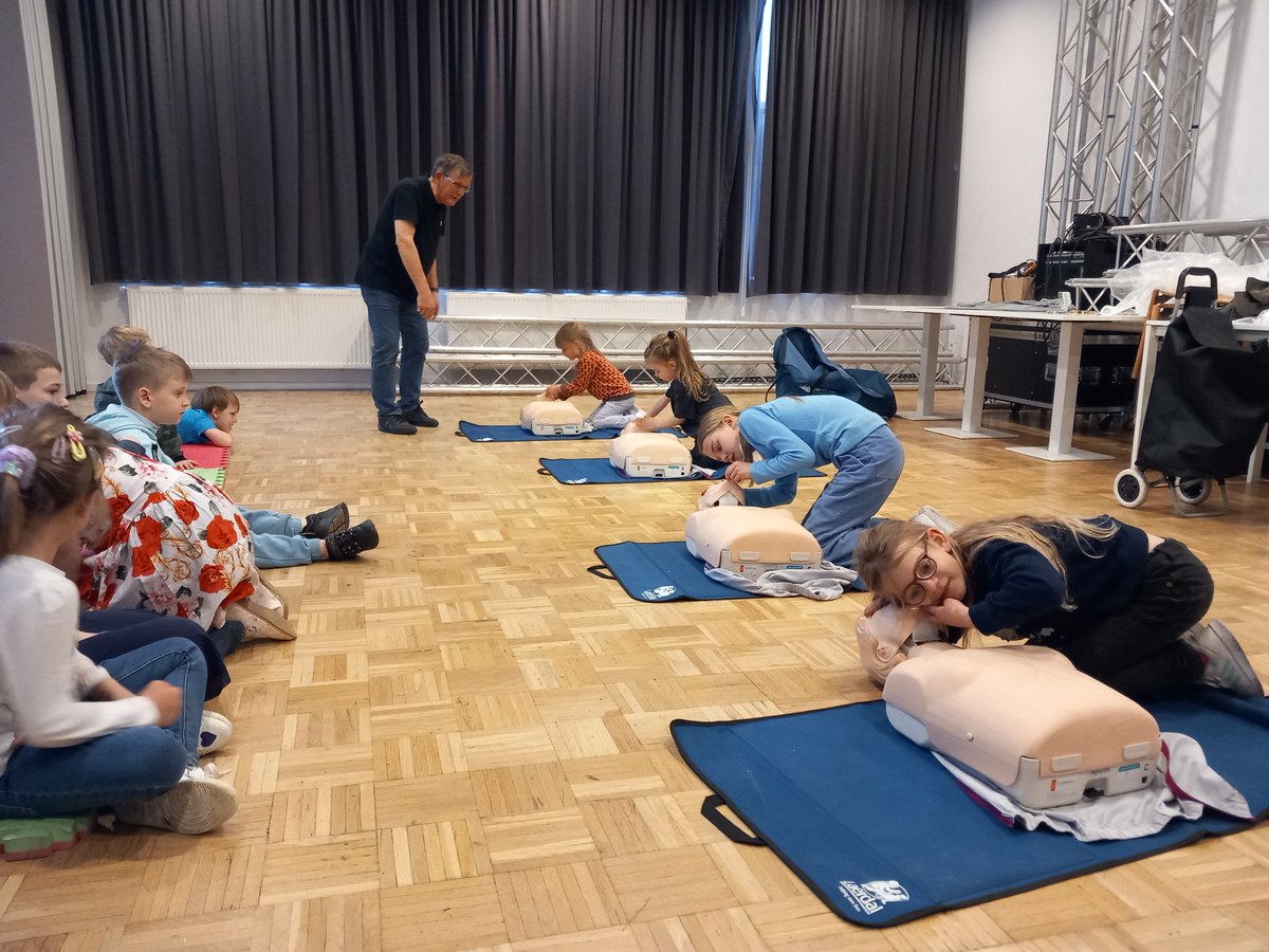 🏠 At the European Resuscitation Council, we believe that every child has the potential to be a hero. By teaching them the life-saving skills of CPR (introductory), we can inspire them to make a difference in the world and become catalysts of positive change. Learning